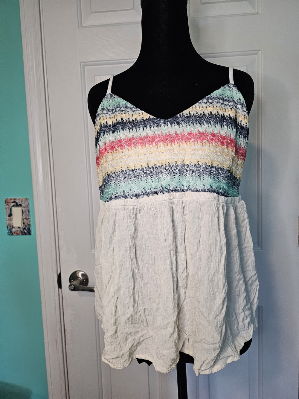 No Boundaries Multicolor Crochet Top w/White Skirted Hem Jr's Sizing XL (15-17)